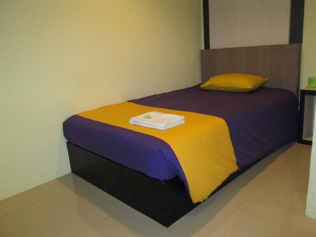 Green Leaf Inn Pontianak Quarto foto