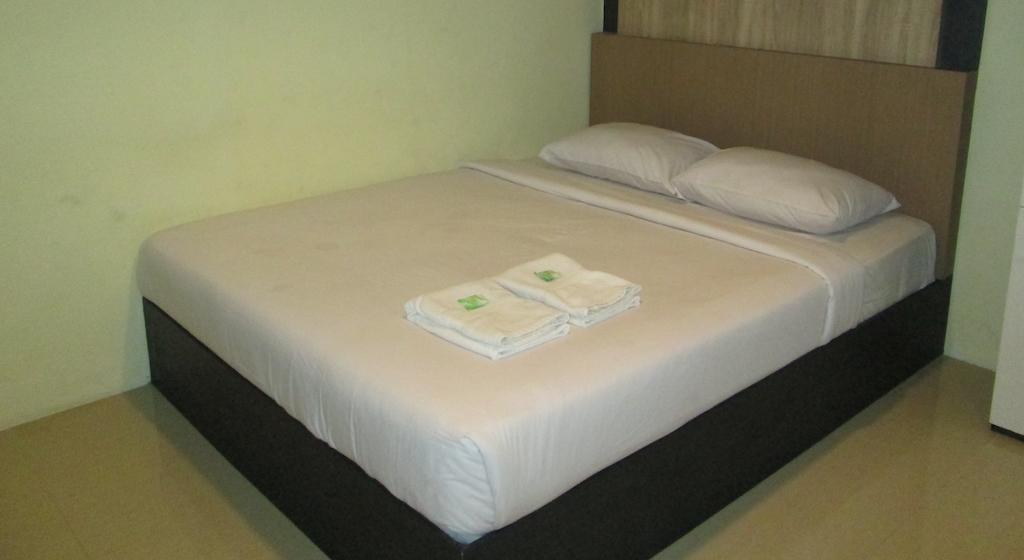 Green Leaf Inn Pontianak Exterior foto