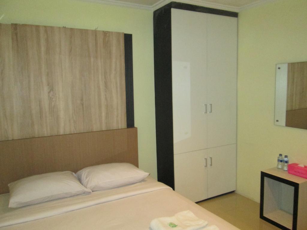 Green Leaf Inn Pontianak Quarto foto