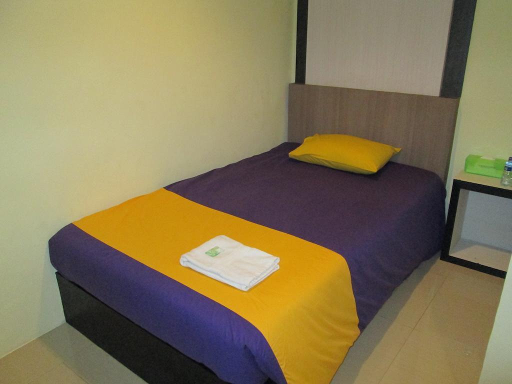 Green Leaf Inn Pontianak Quarto foto